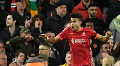 Luis Díaz abrió el marcador en la victoria del Liverpool ante el United. Foto: AFP