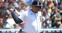 Miguel Cabrera, estrella de los Tigres de Detroit, se convirtió en el primer beisbolista venezolano en conectar 3.000 hits en las Grandes Ligas de béisbol, una hazaña que solo han logrado 33 jugadores en la historia.