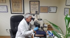 Pie de foto: Luis Alfonso Santa Fe, médico microbiólogo tachirense. / Foto: Anggy Polanco / La Opinión  