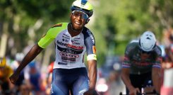 Gana la primera etapa del Giro 