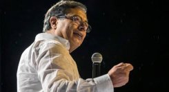 ¿Petro insinuó que su gobierno debe durar más de cuatro años?