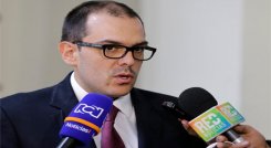 Valencia está terminando su segundo periodo en el Senado.