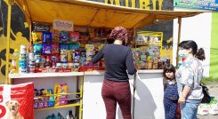 Pie de foto: Aunque se eliminó la medida del pico y cédula para cruzar por los puentes internacionales, las personas prefieren seguir comprando en el Táchira. / Foto: Anggy Polanco / La Opinión