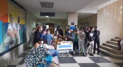 Pacientes del Hospital Central de San Cristóbal protestaron desde sus camillas para exigir operaciones./Foto: cortesía 