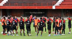 Entrenamiento del Cúcuta Deportivo en el estadio General Santander. Foto: Jorge Gutiérrez.  