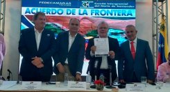 Los gremios económicos binacionales firmaron un acuerdo en San Cristóbal./Foto Anggy Polanco/La Opinión