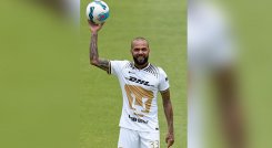 Dani Alves firma con los Pumas de México