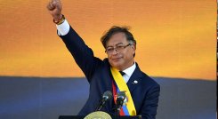 Petro se posesionó como nuevo presidente de los colombianos