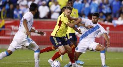 Rafael Santos Borré también participó en uno de los goles del triunfo.