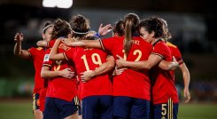 La selección femenina de España  se fue lanza en ristre contra su entrenador.