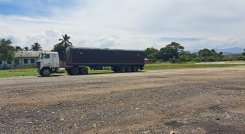 Varios vehículos de carga se han averiado en las carreteras que conducen a la frontera. Foto Anggy Polanco / La Opinión 