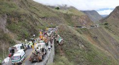 Accidente ocurrido en el norte de Nariño. Una de las primeras hipótesis es que el bus se quedó sin frenos. / Foto: Colprensa