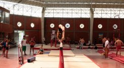 Los gimnastas esperan contar con la pista que les ayudará a mejorar su técnica.
