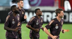 El mediocampista Thomas Müeller (adelante), es el estandarte de llevar a Alemania a lo más alto del Mundial de Catar. 