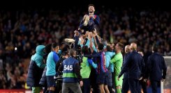 Gerard Piqué se despidió del fútbol y de su afición en el Camp Nou, frente al Almería.