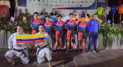 El ciclista Alcides Espinel (tercero de izquierda a derecha),  la cuota nortesantandereana en la Vuelta a Costa Rica.
