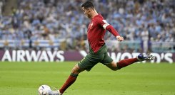 Cristiano Ronaldo de 37 años. que ha sido criticado por la prensa portuguesa espera reivindicarse frente a Suiza.