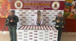 Mujer capturada con droga.