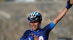 Einer Rubio, ciclista colombiano que se destaca en el Tour de Emiratos Árabes Unidos.