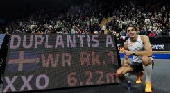 El sueco Armand Duplantis, continúa siendo el rey de las alturas.