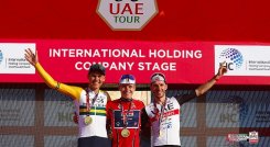 Remco Evenepoel (centro), dominó de cabo a rabo el UAE Tour 2023.