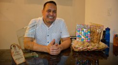 Carlos Martínez, gerente de Pasabocas D'chic. / Foto: Leonardo Favio Oliveros-La Opinión