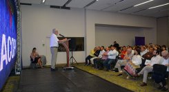 El ministro de Comercio, Industria y Turismo, Germán Umaña, explicó en Cúcuta la política de reindustrialización. / Foto Leonardo Favio Oliveros/La Opinión