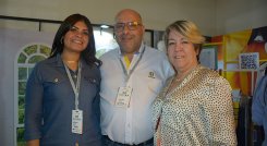 Xiomara Sánchez, Manduh Abder y Moyra Coll son la gerente comercial, el gerente general y la gerente de Ventas de Tramas, respectivamente. / Foto Leonardo Favio Oliveros/La Opinión