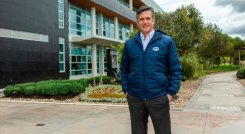  Ernesto Fajardo, presidente de Alpina.