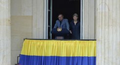 El presidente Gustavo Petro volvió a salir al balcón de la Casa de Nariño para enviar un mensaje por el Día de los Trabajadores./Foto Presidencia