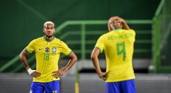 Joelinton y Richarlison no pueden creer que Senegal los haya derrotado en partido que fue de toma y dame. 