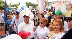 La semana pasada, el precandidato a la Alcaldía de Los Patios Javier Urbina entregó un poco más de 21.000 firmas para avalar su nueva aspiración al primer cargo del municipio metropolitano. / Foto cortesía Carlos Ríos para La Opinión