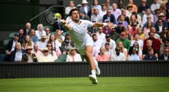 El serbio Novak Djokovic comenzó con pie derecho su presencia en el Abierto de Wimbledon 2023.