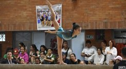 Las nuevas promesas de la gimnasia colombiana mostraron sus habilidades en los diferentes aparatos  