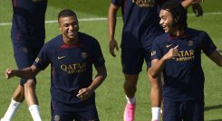 El delantero Kylian Mbappe, tiene en jaque el París Saint Germain. 
