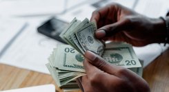 La economía dolarizada de Venezuela dinamiza el mercado cambiario, pero con la baja de la divisa, cayó también la llegada de venezolanos./ Foto Archivo
