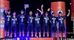 El equipo DSM-Firmenich ganó este sábado la primera etapa de la Vuelta a España