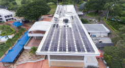 En la Corporación Tennis Golf Club se instalaron 242 paneles solares. / Foto: Juan Pablo Cohen-La Opinión