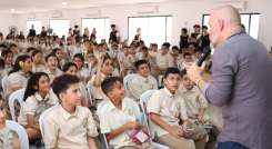 Escritor cubano conquistó a jóvenes en Cúcuta con historias de terror 