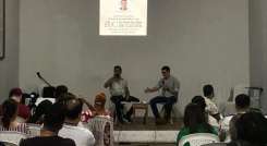 El autor contó con la presencia de amigos y familiares en su presentación. / Foto: Nicolás Mojica / La Opinión