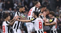 El Newcastle en una buena actuación derrotó al París Saint Germain.