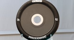 Las llantas suministradas a la clase crucero fueron desarrolladas utilizando sílice de cáscara de arroz y negro de humo recuperado a través de pirólisis.