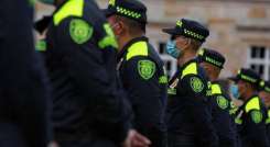 policías
