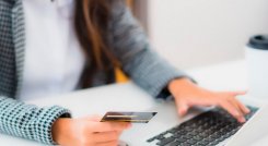 Durante los próximos tres años, el 50% de las personas que han realizado un pago transfronterizo en el último año dice que ahora están considerando vivir y trabajar en el extranjero; Colombia: 69%, Brasil: 60% y México: 55%. / Foto: Freepik