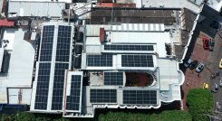 CENS y EPM le hicieron la entrega al centro médico de 215 paneles solares. / Foto: Juan Pablo Cohen