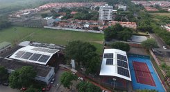 El proyecto en el colegio Comfanorte está conformado por 207 paneles solares. /Foto: Juan Pablo Cohen-La Opinión 
