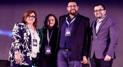     El equipo de Edutools del Tecnológico de Monterrey, que promueve la publicación de herramientas tecnológicas que ayudan a enriquecer el proceso de enseñanza-aprendizaje, hizo un análisis de diversas aplicaciones que usan los maestros y los estudiantes y seleccionó las diez más útiles.  Bertha Saldívar, directora de Tecnologías Educativas del Tecnológico Monterrey, explicó que se revisaron más de 100 aplicaciones, juegos y otras tecnologías para enriquecer el aprendizaje de los alumnos dentro y fuera del