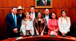 Ocho senadores de la Comisión Séptima 