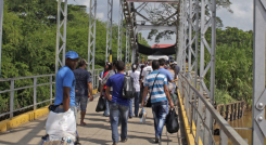 Persiste restricción al tránsito vehicular en Puente Unión. 