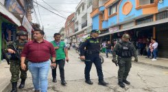 Las autoridades se toman la plaza de mercado de Ocaña para brindar protección./ Foto: Cortesía